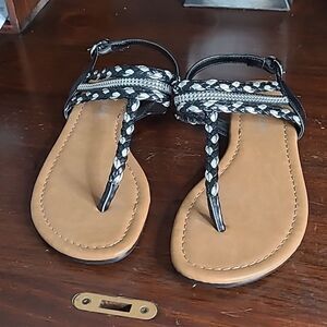 American Eagle sz 5.5 black and silver woven sandel.